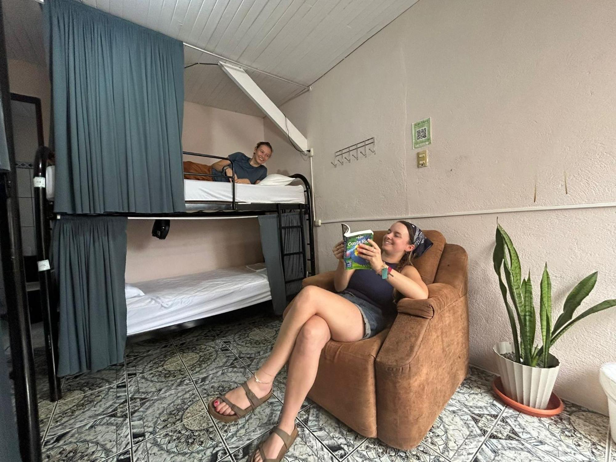 Alpha Arenal Hostel La Fortuna Exteriör bild